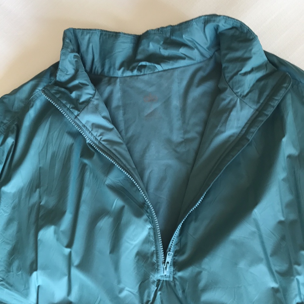 Alo Latitude Light Weight 1/2 Zip Pullover Jacket, Winter Ivy - Picture 10 of 16